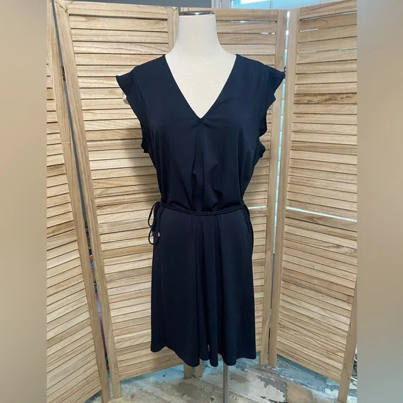 H&M navy blue short sleeve v neck dress , size medium , good condition - Picture 1 of 3